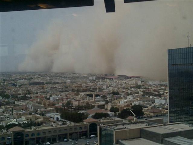صور العاصفة الرملية لمدينة الرياض  5