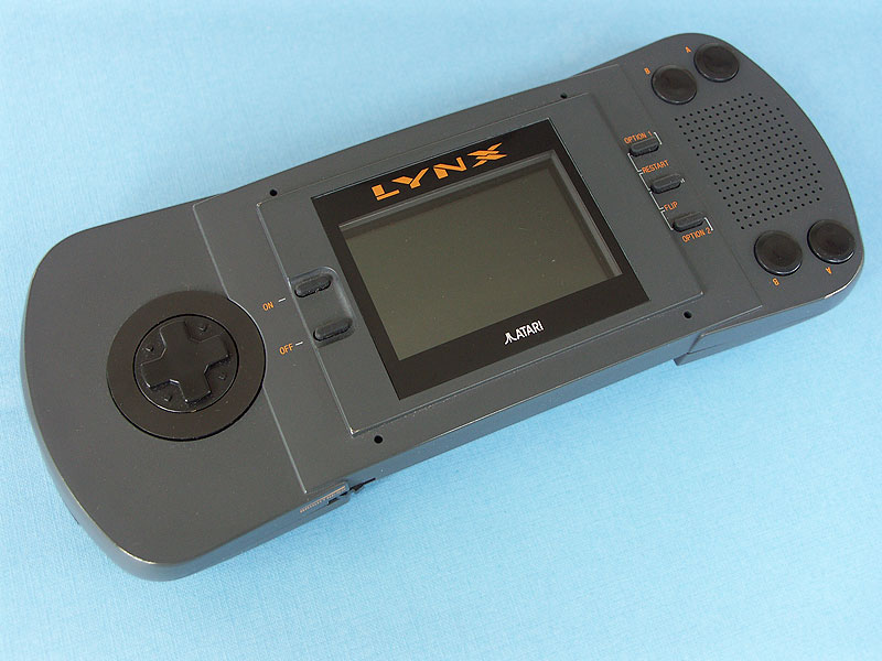 les consoles..... Atari_lynx_1