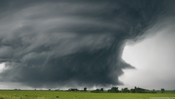 بصورة متحركة واحدة يعرض لنا الفنان مايكل هولينجشيد عواصف رعدية مخيفة Storm-5