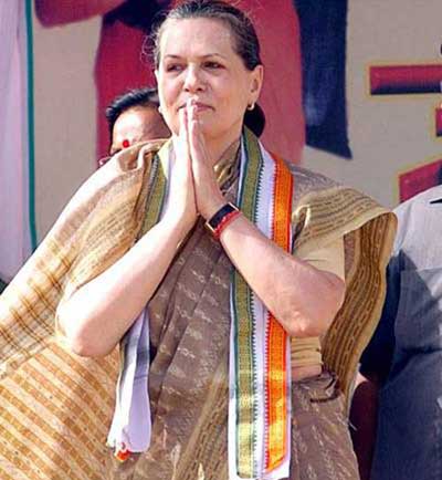 اكثر 10 نساء نفوذا في العالم Sonia-gandhi-in-lucknow