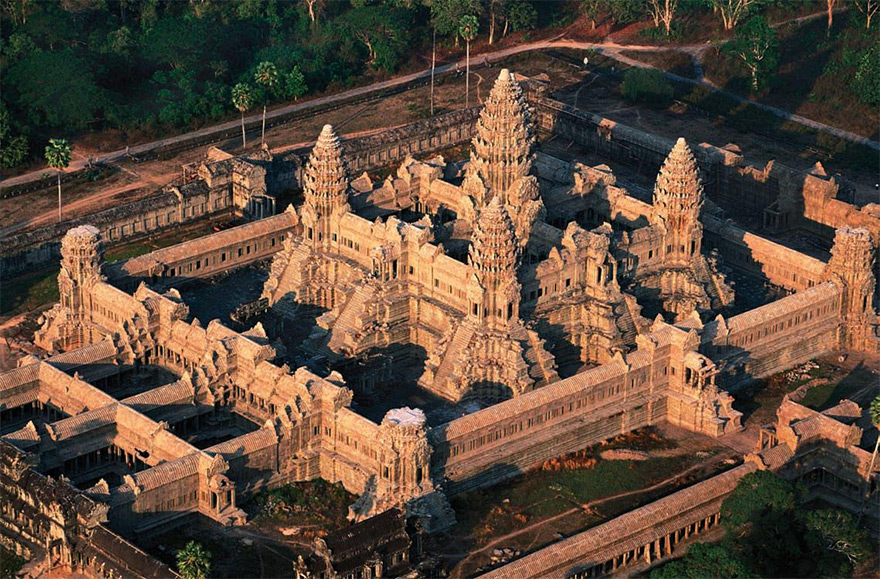 Just as ancient India influenced other parts of Asia in a positive way...... Angkor_wat-08