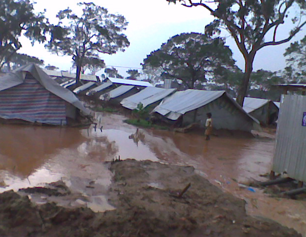 கரையாத கல் நெஞ்சங்களுக்கு Floodimage3