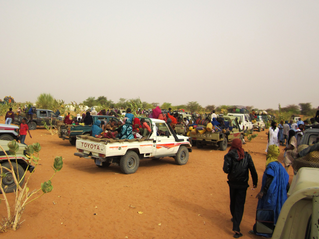 Rébellion Azawad au Mali - Page 8 1transfert-des-refugies-a-mbera