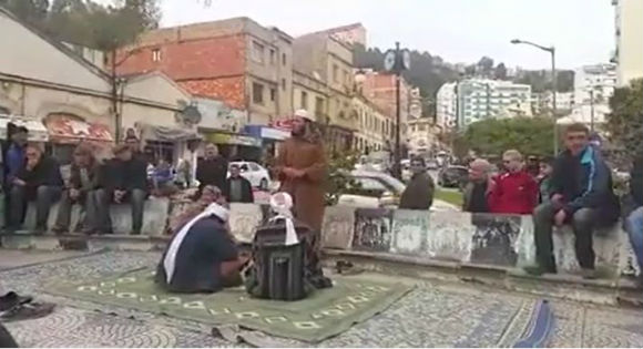 Des anciens terroristes du GIA prêchent en plein jour à la ville de Bgayet Beja