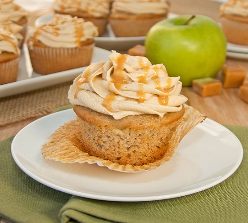 كب كيك التفاح والقرفة Caramel-Apple-Cupcakes2