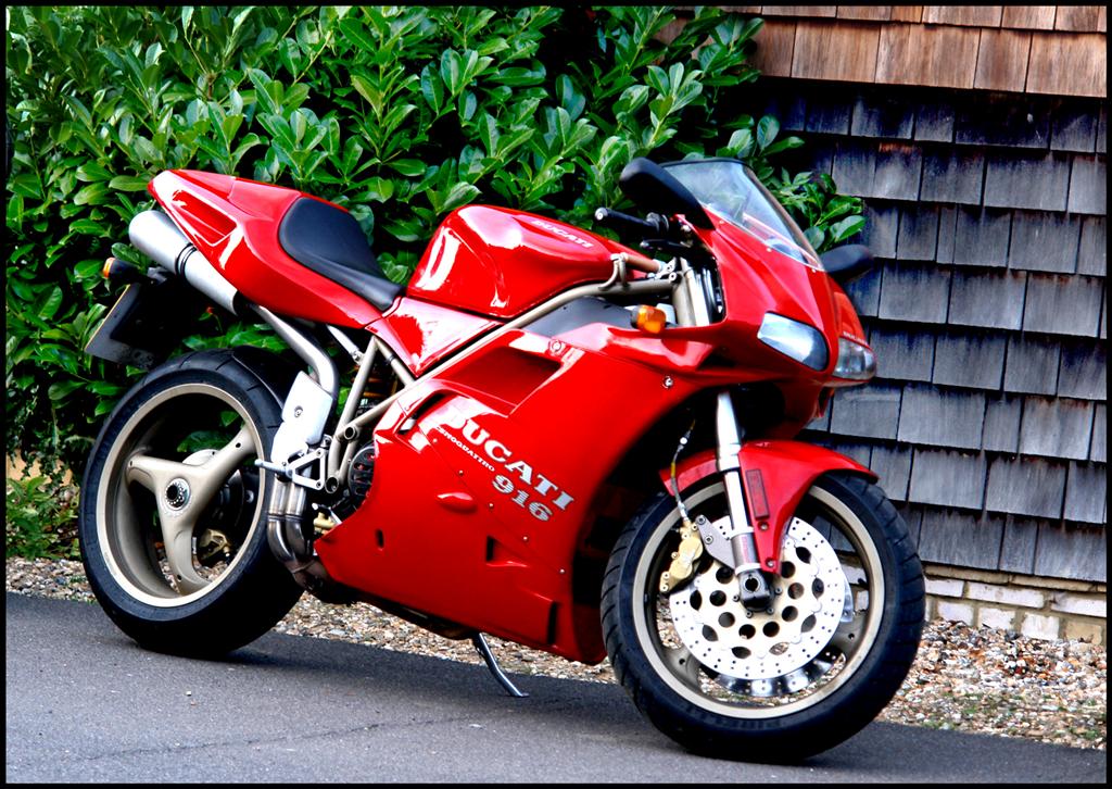 Nice bike picture post - Page 2 Ducati%20916_ekam