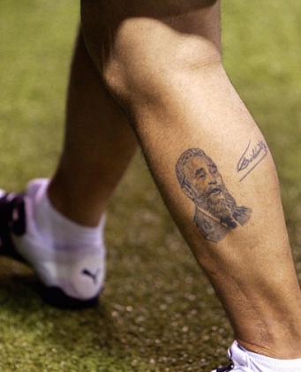 [Dbat] Messi est-il aussi extraordinaire qu'on le dit? - Page 2 Tatouage-castro-signature