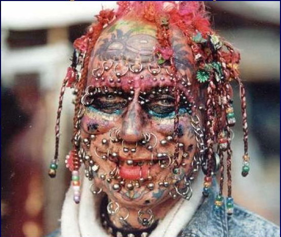 Piercings - warum und wozu? Colored-extreme-face-tattoo-and-piercings