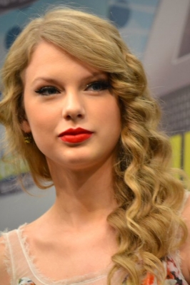  taylor at CMA Music Festival Press Conference Normal_006