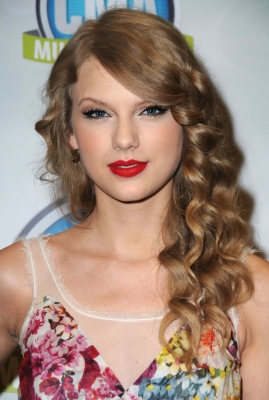  taylor at CMA Music Festival Press Conference Normal_010