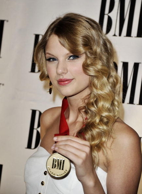 Taylor au POP AWARD BEAUTY Normal_taylorweb04