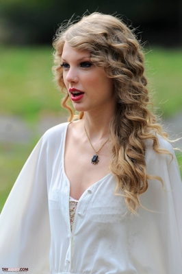  Taylor peforming A surprisefree concert for her fans IN CENTRAL PARK, NY Normal_178