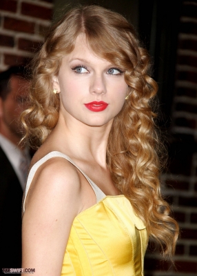   Taylor leaving the late show with david  letterman  IN NeW YorK CITY Normal_038