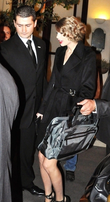  Taylor ARRIVING TO ROBERTO CAVALLI PARTY Normal_007