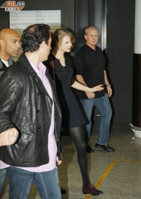  Taylor Arriving at  HonG KonG INTERnATIONAL Airport IN HonG KonG Normal_003