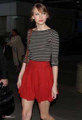  Taylor AT LAX AIRPORT IN LOS ANGELES, CALIFORNIA Normal_007