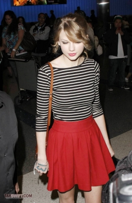  Taylor AT LAX AIRPORT IN LOS ANGELES, CALIFORNIA Normal_023