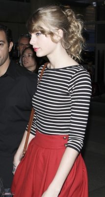  Taylor AT LAX AIRPORT IN LOS ANGELES, CALIFORNIA Normal_029