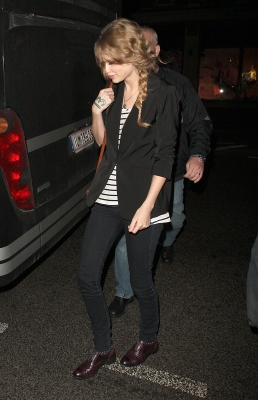 RETURNING TO HER LONDON HOTEL AFTER PLAYING AT THE LG ARENA IN BIRMINGHAM, ENGLAND Normal_003