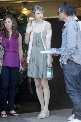 Taylor  IN BEVERLY HILLS, CALIFORNIA Normal_003