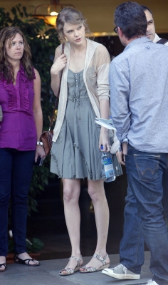 Taylor  IN BEVERLY HILLS, CALIFORNIA Normal_007