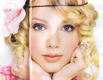 2009 - Scans Seventeen Normal_taylorweb03