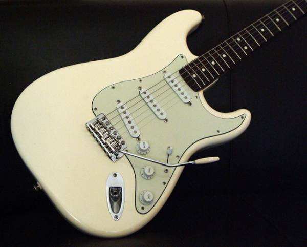 Guitarras en color vintage white,  marfil y similares (Antique Ivory) - Página 2 White_Strat-1