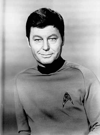 Informacije: Dr. LEONARD MCCOY - "BONES" Kelley