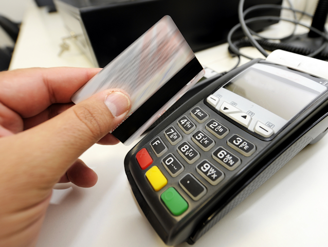 [Noticia] El malware usa los POS para atacar a los usuarios Credit_card_swipe