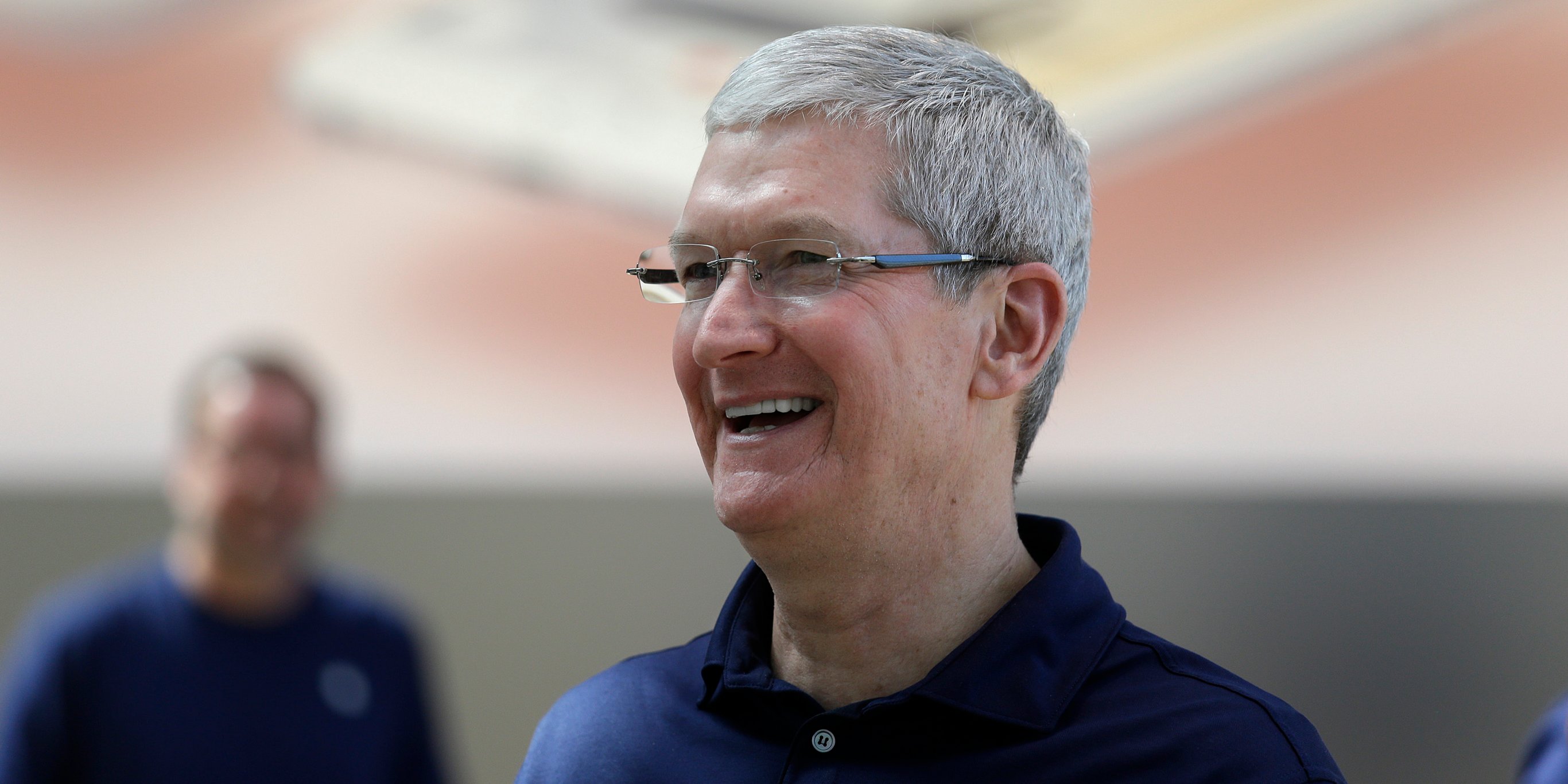 Nhìn lại chặng đường đưa Apple trở thành công ty trị giá 1000 tỷ USD của CEO Tim Cook H1Qkq