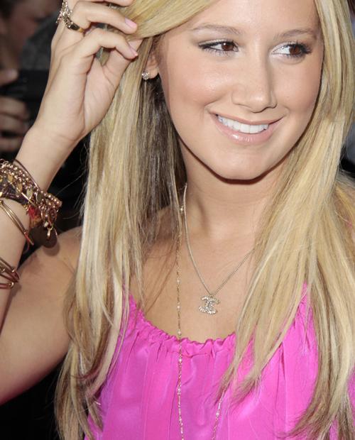 Demetria Sullivan (Ocupada) Ashley_tisdale_1255203224