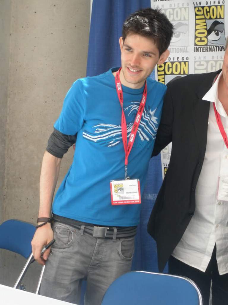 Asile des trop folles fans de CSI ... - Page 21 Colin-morgan-1321151120