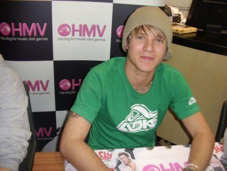 McFly - Page 5 Dougie_poynter_1177286680