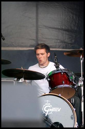 **BATERIA MAIS BONITA** Harry_judd_1205873751