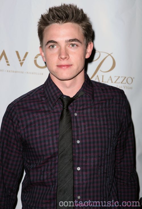 مقارنة ل Jesse McCartney فقط؟؟؟؟؟؟؟؟؟؟ Jesse_mccartney_1265913124