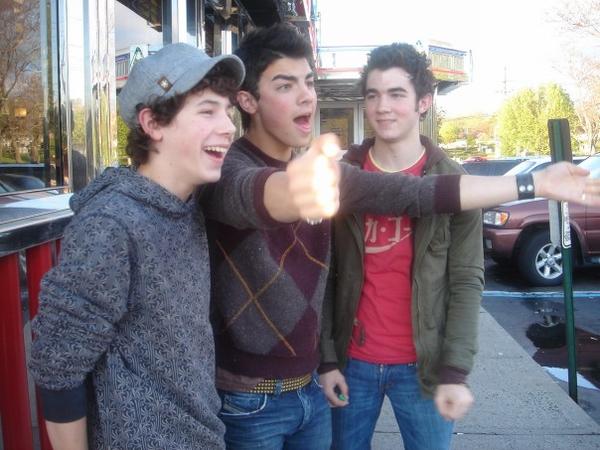 Las fotos mas cómicas de los Jonas Brother Jonas_brothers_1202142979