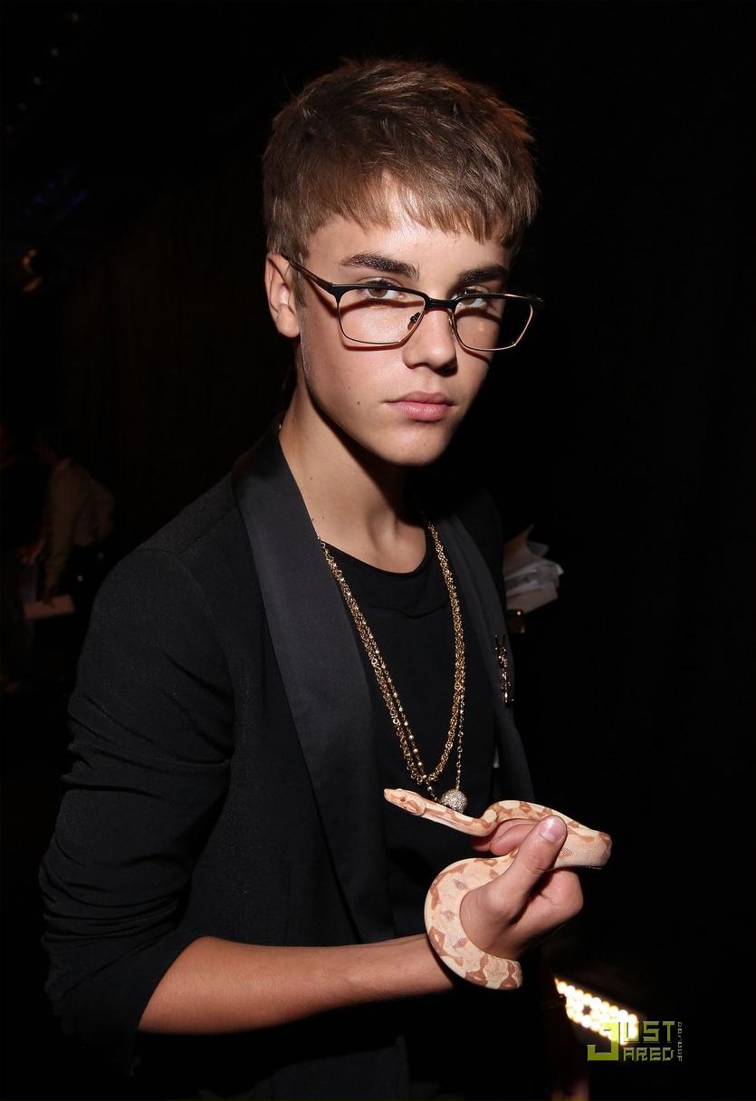 جاستن بيبر في حفل توزيع جوائزmtv 2011  Justin-bieber-1314640825