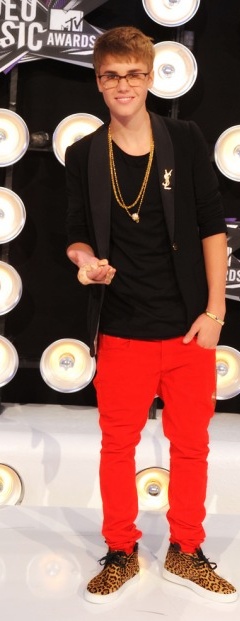 جاستن بيبر في حفل توزيع جوائزmtv 2011  Justin-bieber-1314641113