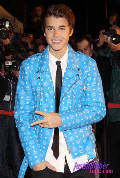 NEw Bieberpics <3 Justin-bieber-1327888595