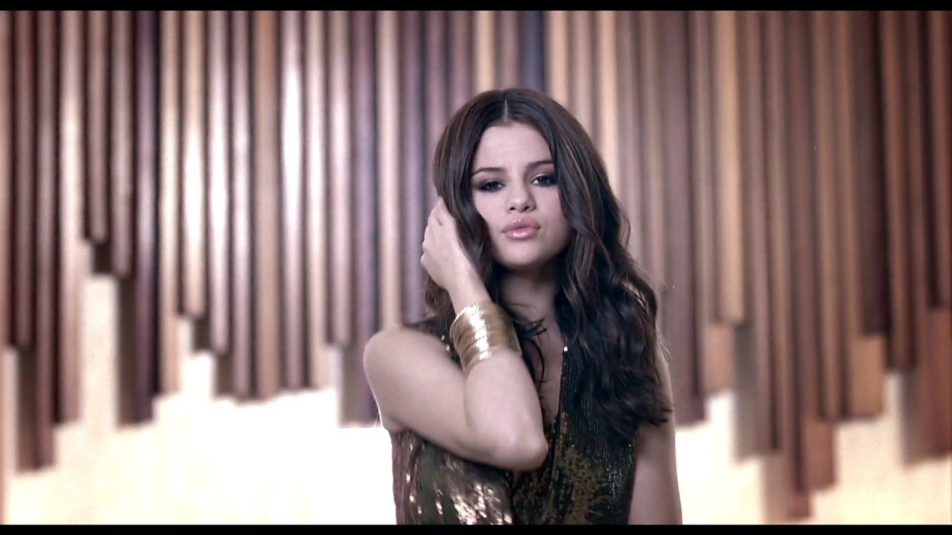 round and round musice video photos hq  picture Selena_gomez_1280572175