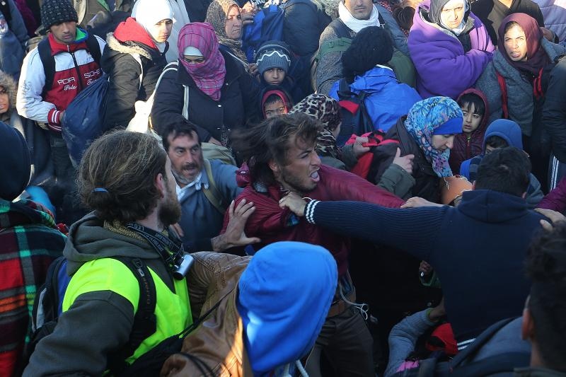 Emigranti pustoše, pale i napreduju prema Njemačkoj PXL_211015_11951972