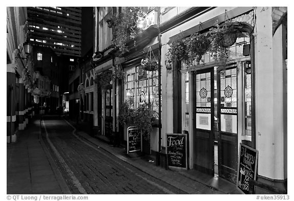 London Café - Pansy's Hideaway Uken35913-bw