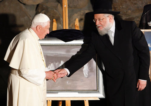 Rothschild Dynasty - Synagogue of Satan? Pope_shares_secret_handshake_rabbi
