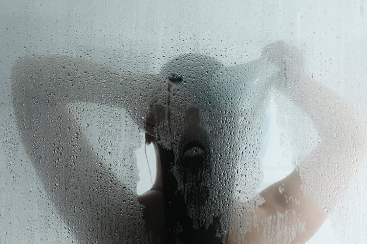 ماهي فوائد الاستحمام بالماء الساخن 10فوائد تجعلك تأخذ حمام ساخن يومياً Hot_shower_t751x500