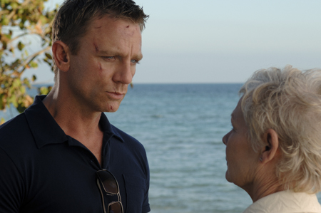 Universal Exports - The James Bond Thread - Page 20 Casino_Royale%20-%204%20-%20Daniel_Craig%20Judi_Dench