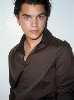 vous - Pour les Bisexuelles : ces mecs qui vous font craquer !  - Page 2 Emile_Hirsch-2-Speed_Racer