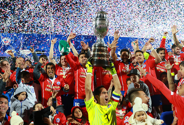 Chile, un bicampeón de América, al que le cuesta mucho brillar | Maradona o Messi? Chile-copa-campeon