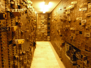 GOLD BANK RUN BEGINS? DUTCH BANK ABN AMRO HALTS PHYSICAL GOLD DELIVERY! Empty-vault-300x225