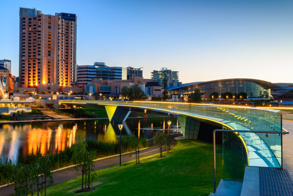 أفضــل مُــدن فى العــالم من حيث المعيشــة Adelaide-city-at-night