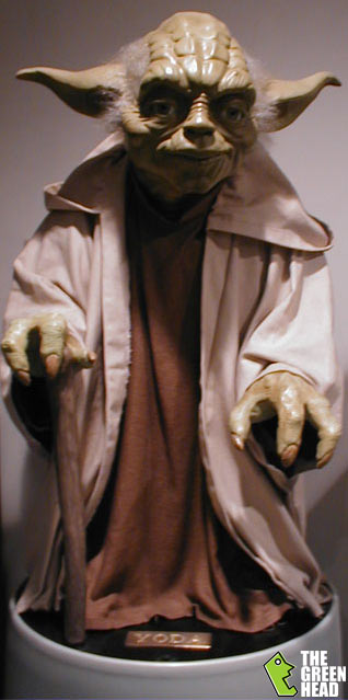 Figure, figurice  - Page 7 Yoda-ep1-statue